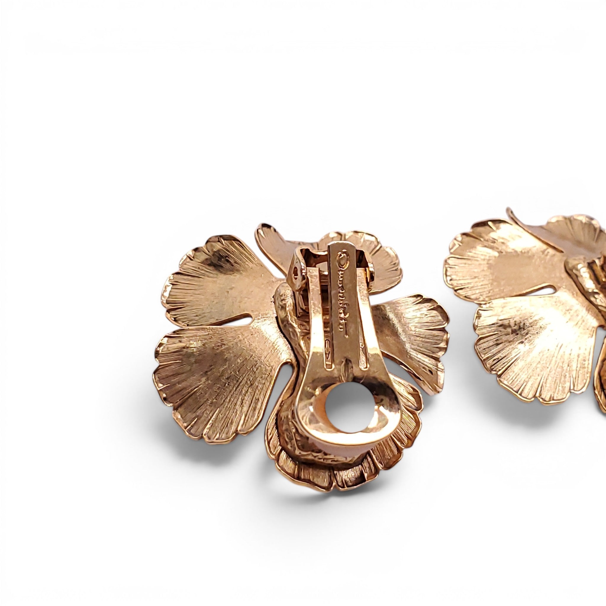 OSCAR DE LA RENTA GOLD AND PEARL FLOWER EARRINGS