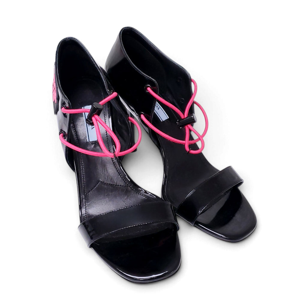 PRADA BLACK AND PINK PATENT LOGO HEELS - SIZE 40