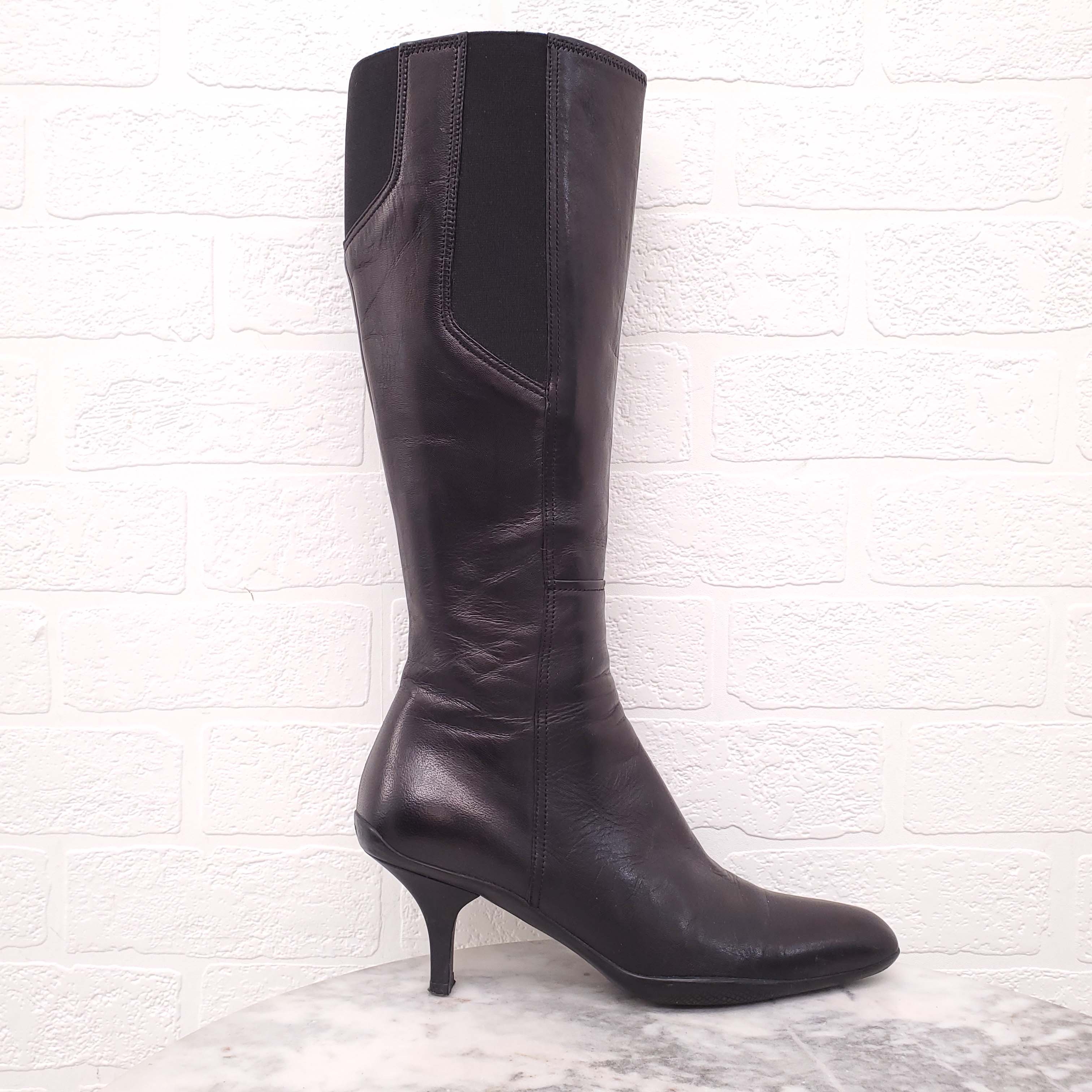 PRADA BLACK LEATHER BOOTS WITH ELASTIC DETAIL AND KITTEN HEEL - SIZE 36