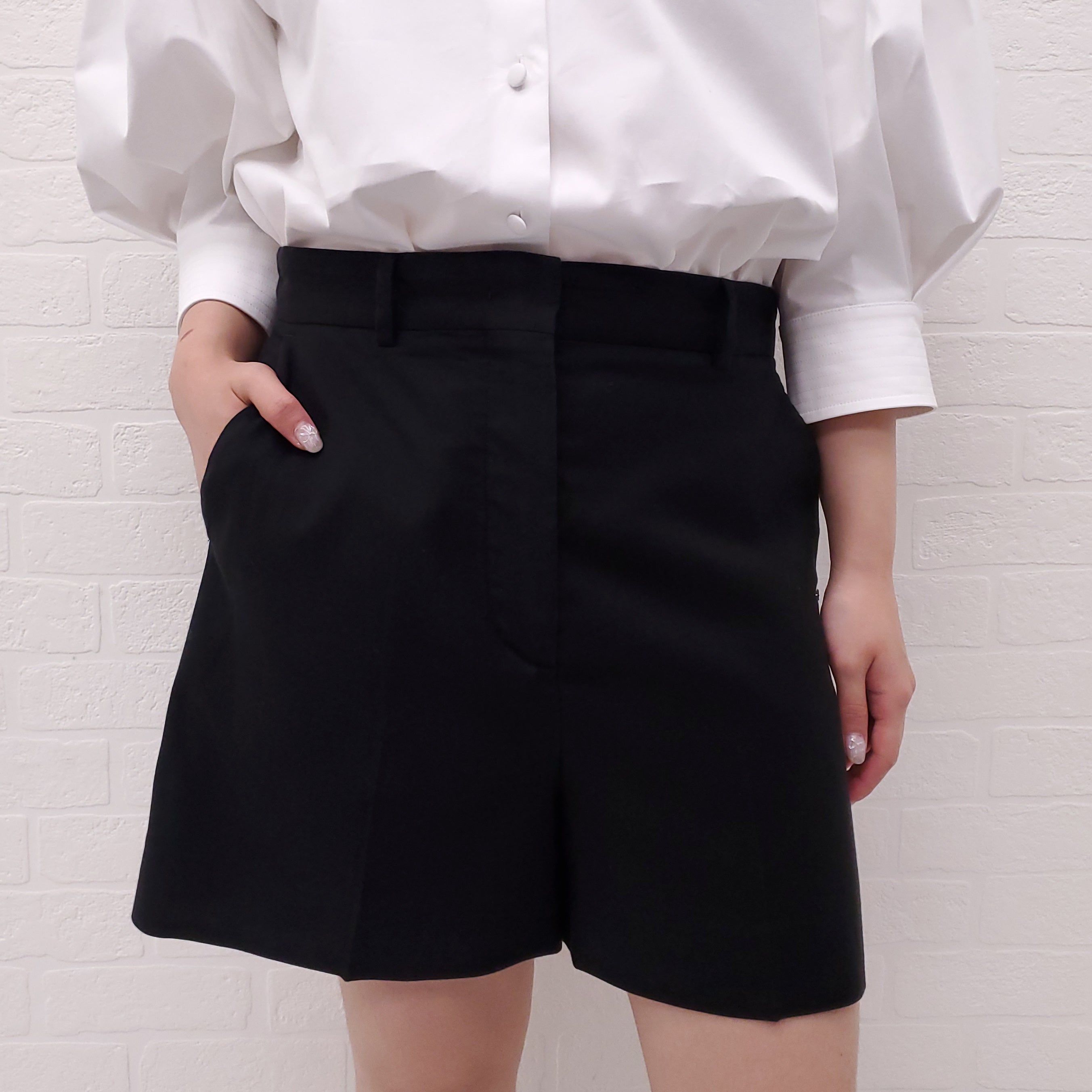 SPORTMAX BLACK SHORTS - SIZE 44