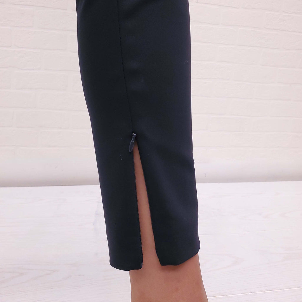 THE ROW NAVY PLEATED PANTS WITH STITCHING DETAIL - SIZE M