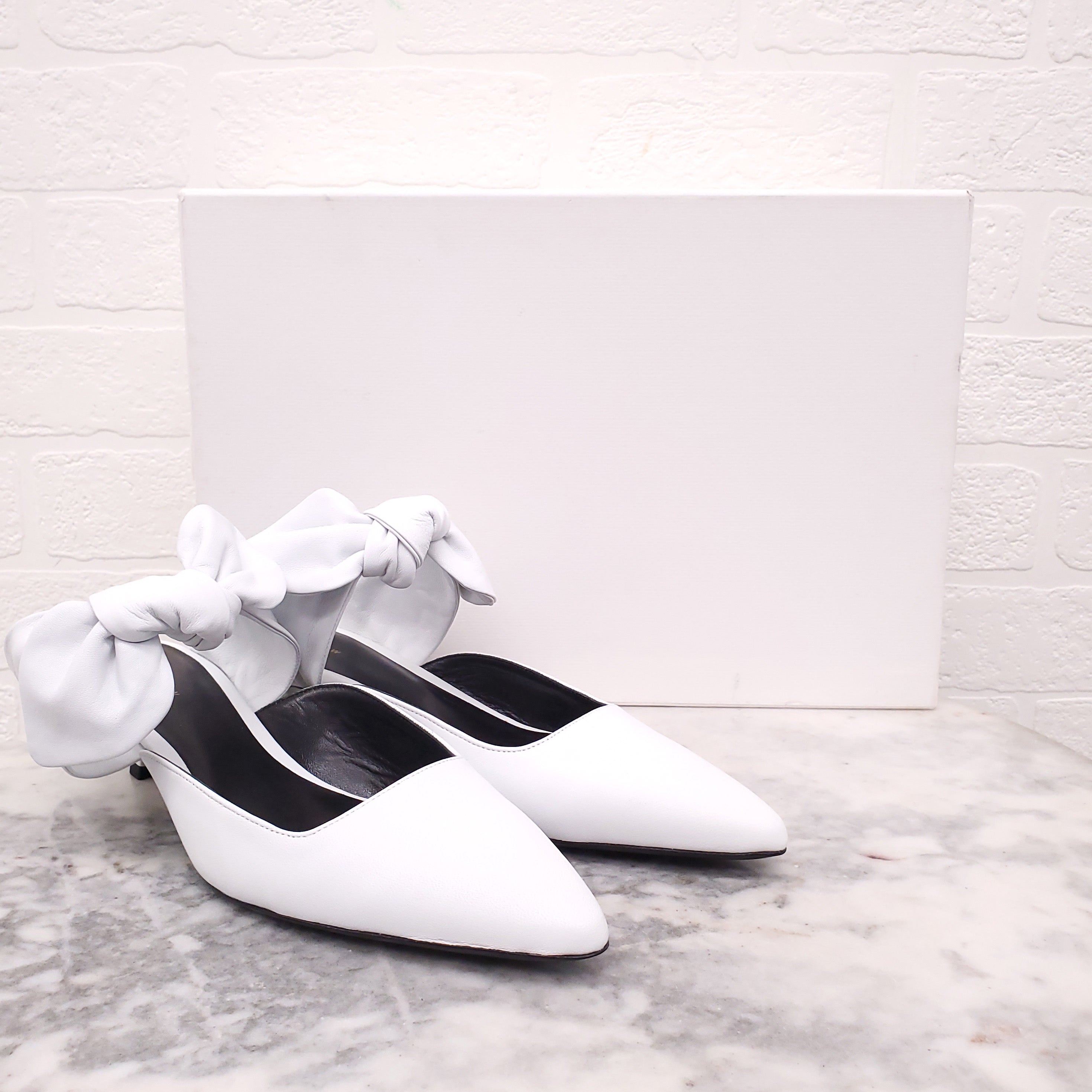 THE ROW WHITE LEATHER KITTEN HEEL WITH BOW - SIZE 35.5