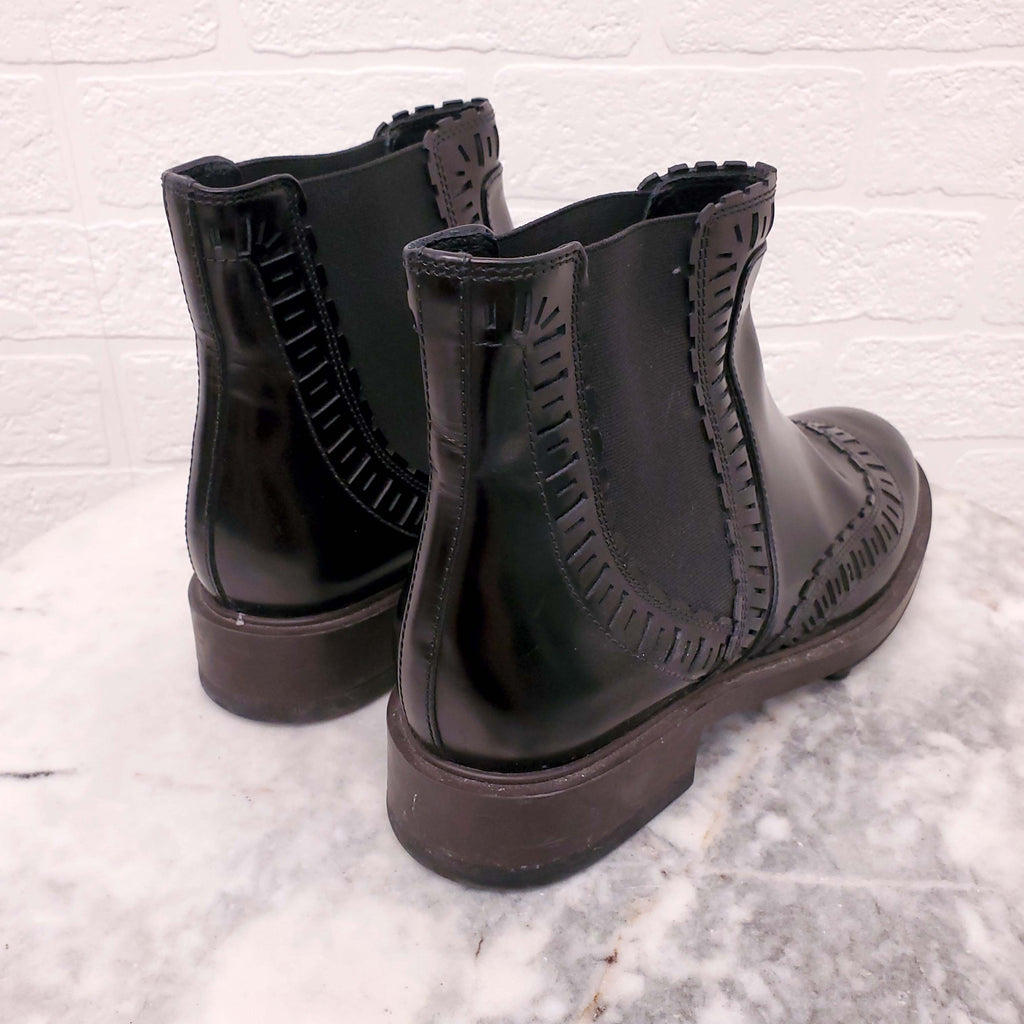 TOD'S BLACK LEATHER LASER CUT CHELSEA BOOTS - SIZE 38