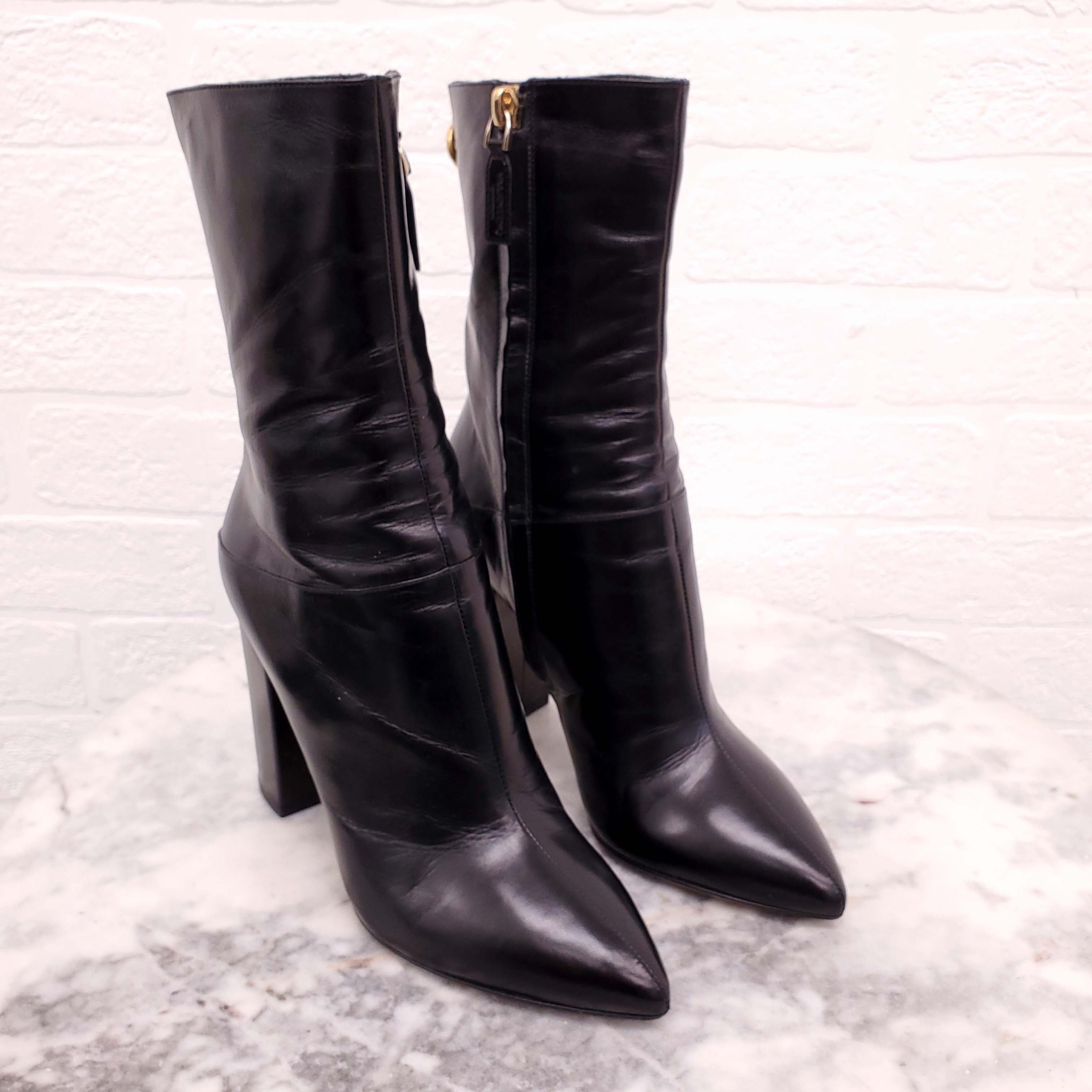 VALENTINO BLACK LEATHER BOOTIES WITH ROCKSTUD HOOP DETAIL - SIZE 36