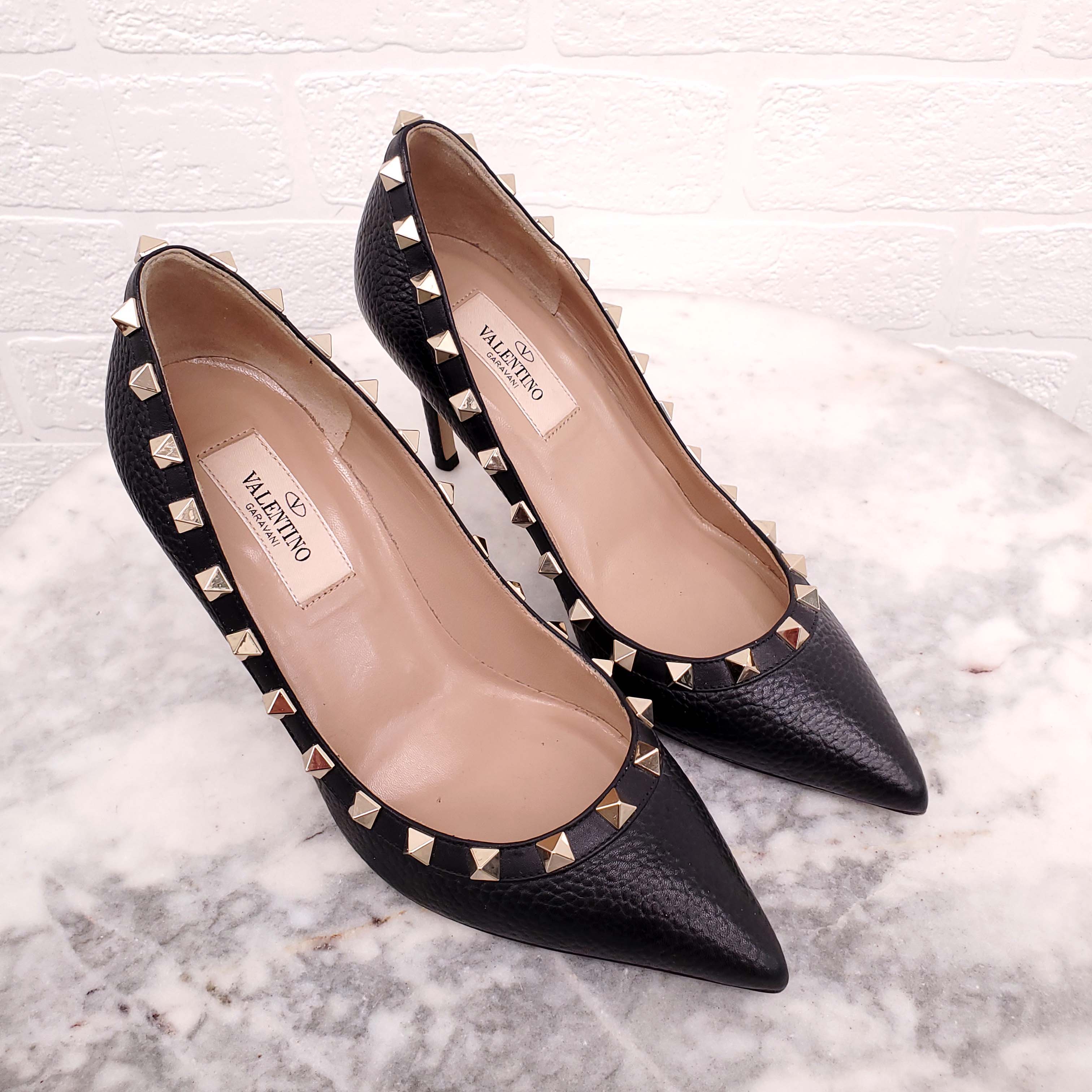VALENTINO BLACK LEATHER ROCKSTUD HEELS - SIZE 35