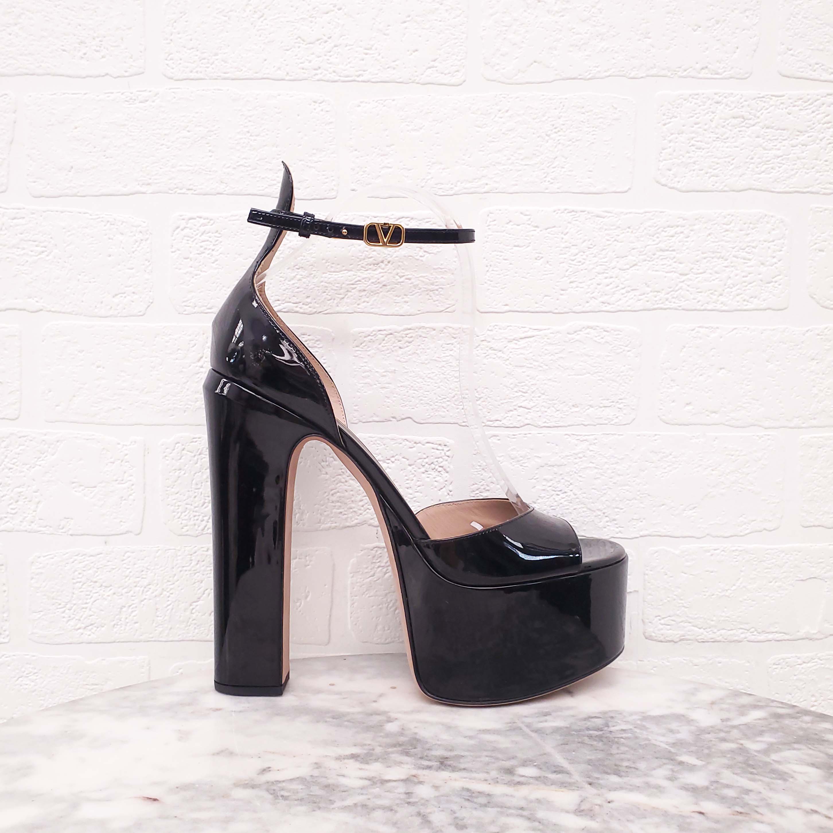 VALENTINO BLACK PATENT PEEP TOE 'TAN-GO' PLATFORM HEELS WITH LOGO STRAP - SIZE 40