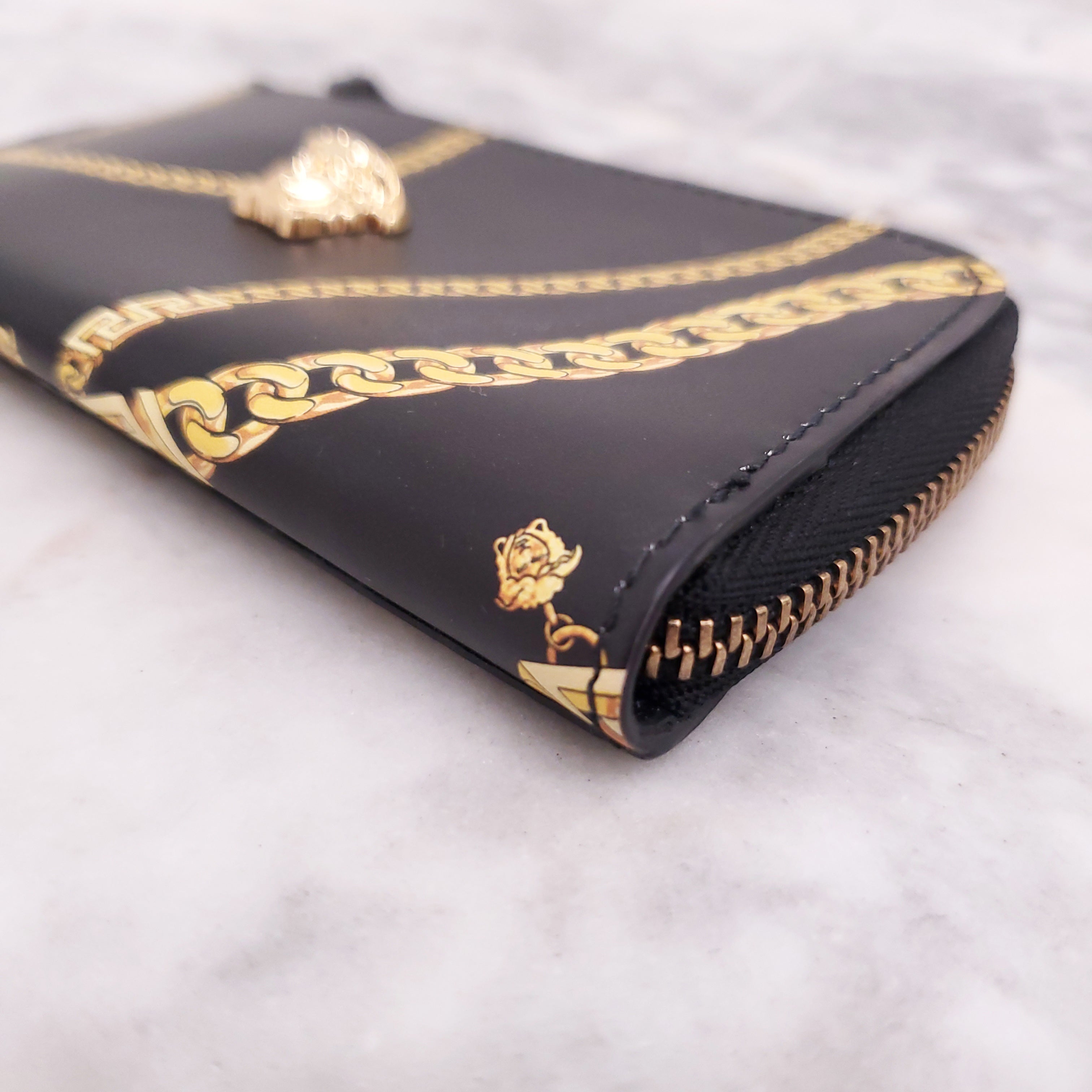 VERSACE BLACK CHAIN PRINT LEATHER CARD CASE WITH KEYCHAIN