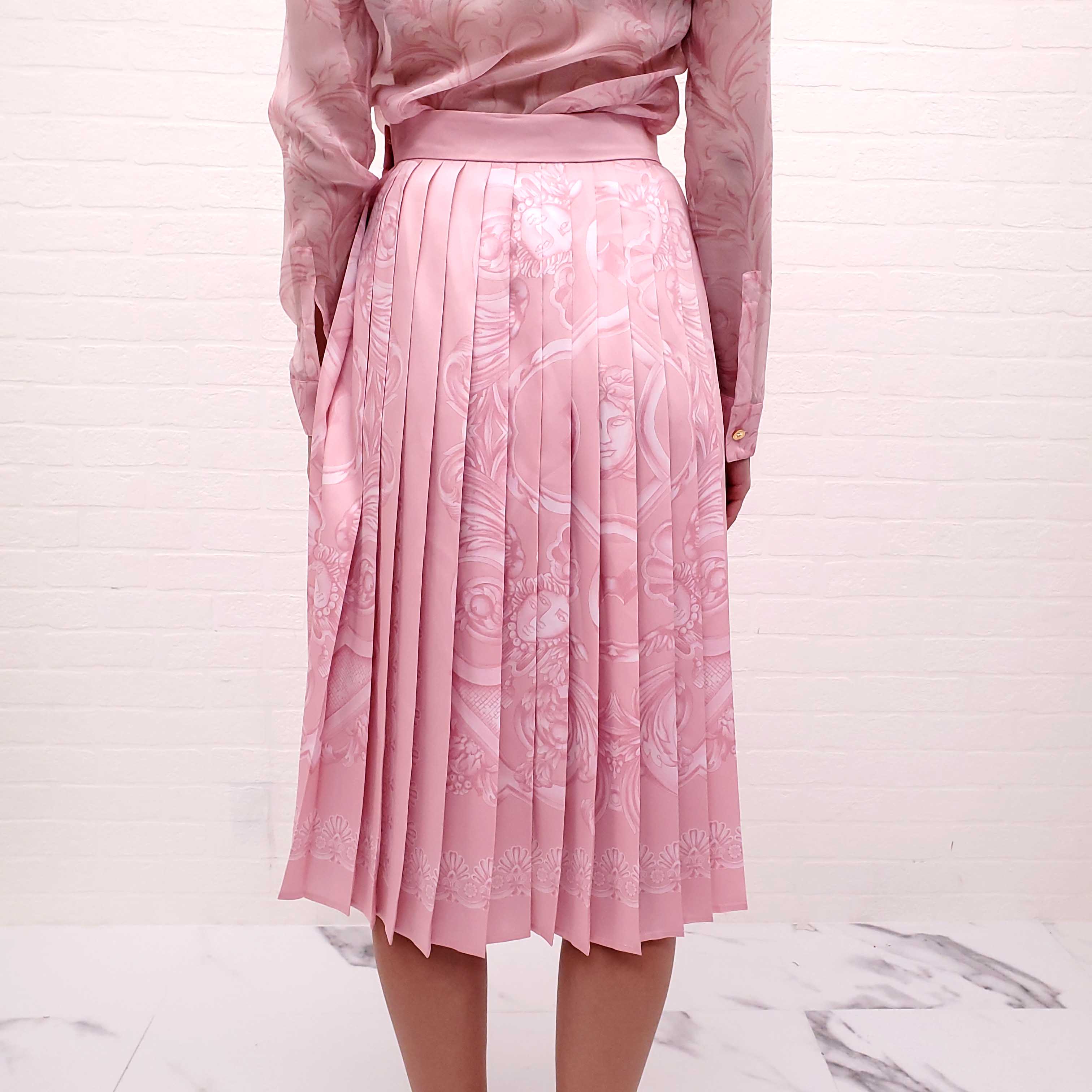 VERSACE PINK 'BAROCCO' PLEATED SILK SKIRT WITH MEDUSA BUTTON - SIZE 38
