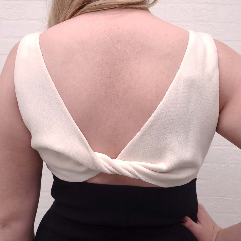 OSCAR DE LA RENTA CREAM AND BLACK DRESS WITH CUT OUT DETAIL - SIZE 10