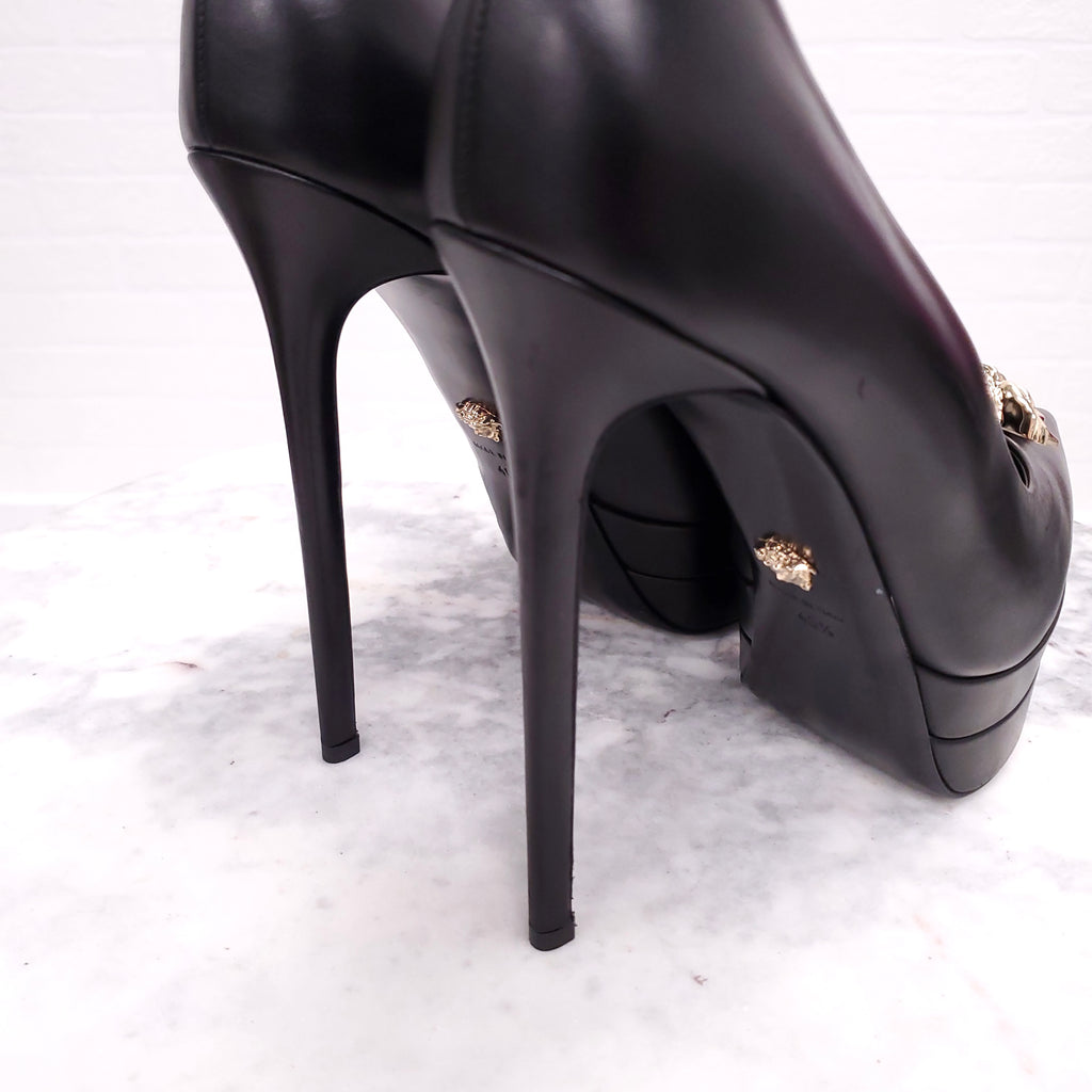 VERSACE LEATHER HEELS WITH GOLD MEDUSA - SIZE 40.5 ($1,400)