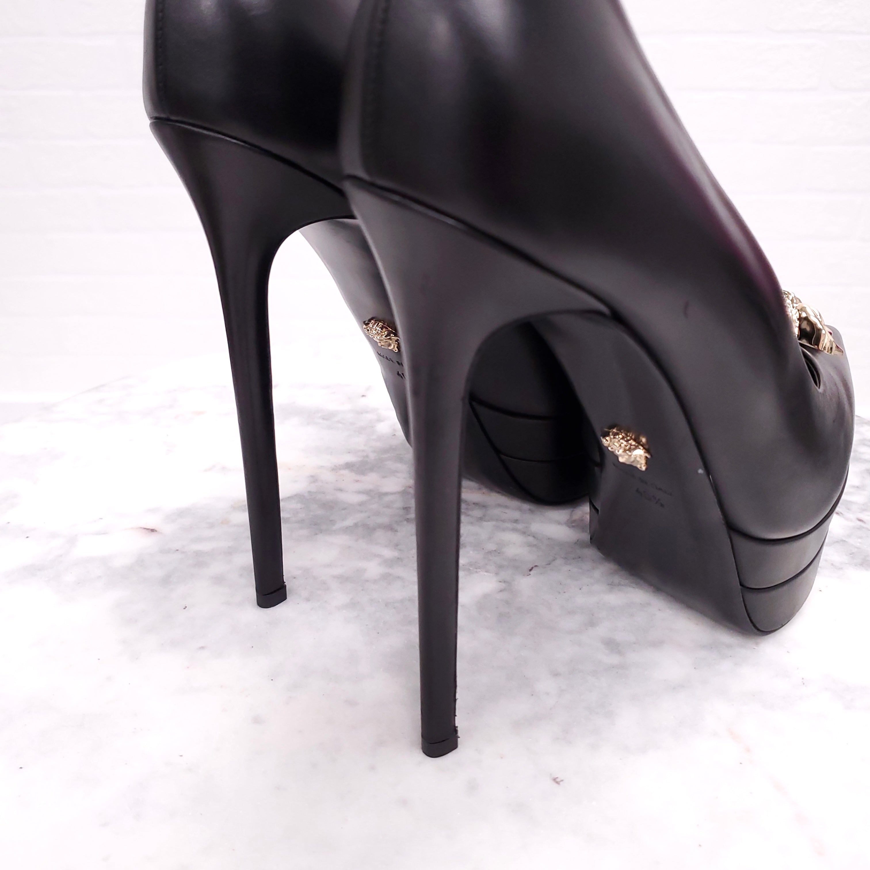 VERSACE LEATHER HEELS WITH GOLD MEDUSA - SIZE 40.5 ($1,400)